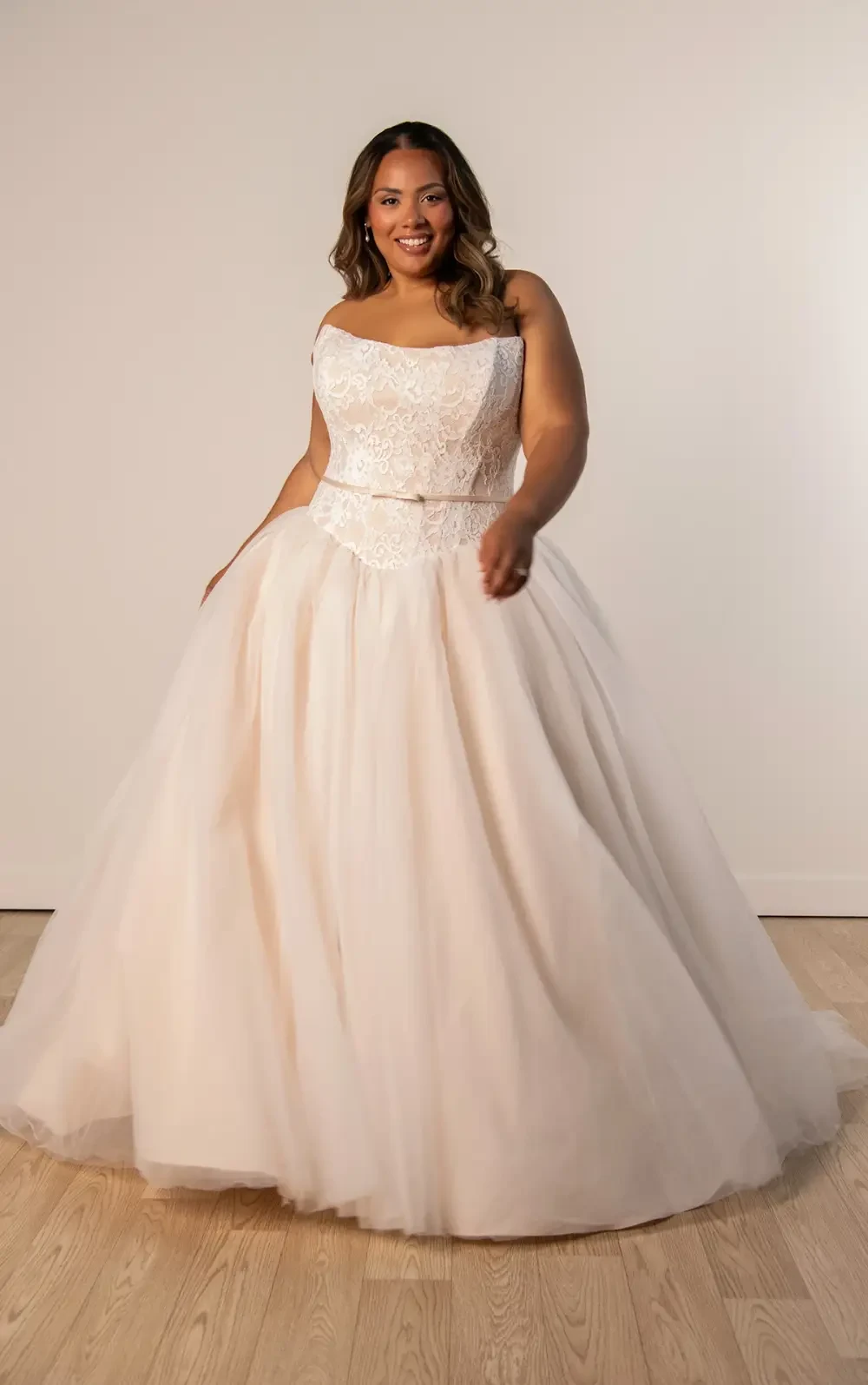 Classic Lace Bodice Basque Waist Ballgown with Tulle Skirt 