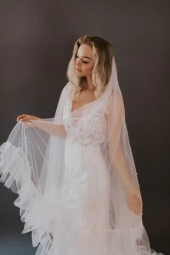 Amanda Judge - Untamed Petals Fiona Veil ~ No Pearls, Cathedral Single Tier 110" #0 default Ivory thumbnail