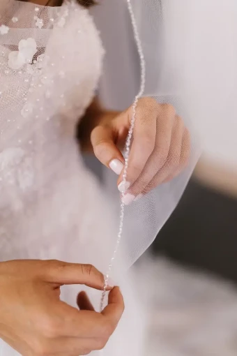 Amanda Judge - Untamed Petals Dylan (Veil) ~ 55" #1 Ivory Only thumbnail